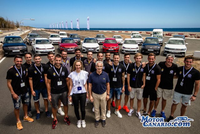 Los jugadores de la UDLP conducen ya sus nuevos Volkswagen.